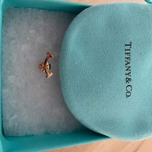 Tiffany T smile single earring - 18k rose gold